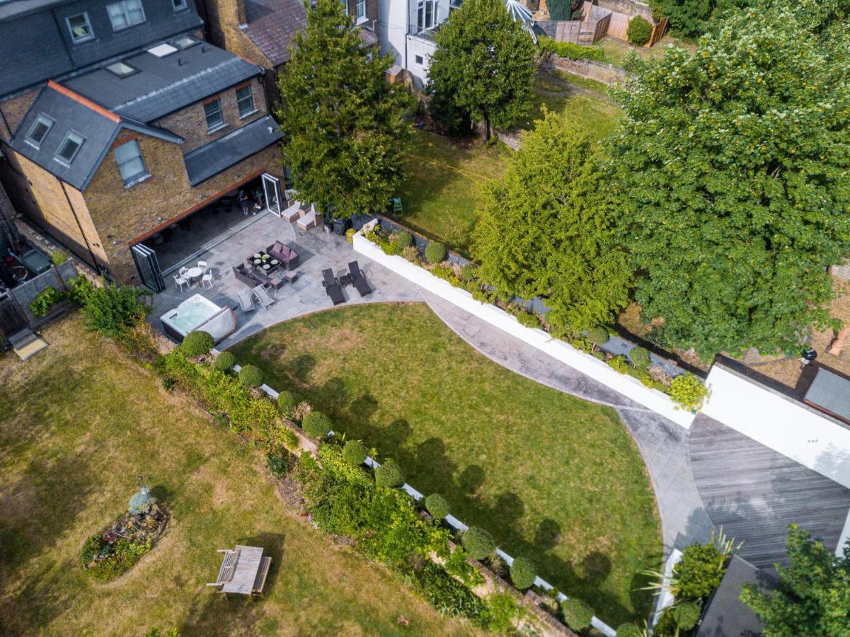 Вилла Dream House London With Gym, Cinema And Housekeeper Илинг Экстерьер фото