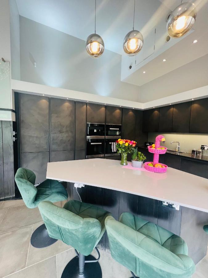 Вилла Dream House London With Gym, Cinema And Housekeeper Илинг Экстерьер фото