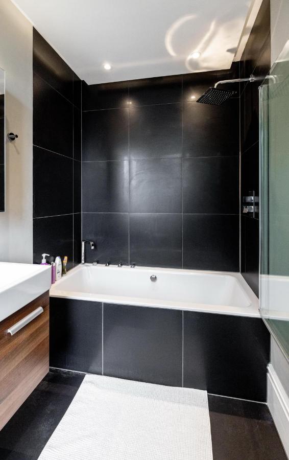 Вилла Dream House London With Gym, Cinema And Housekeeper Илинг Экстерьер фото
