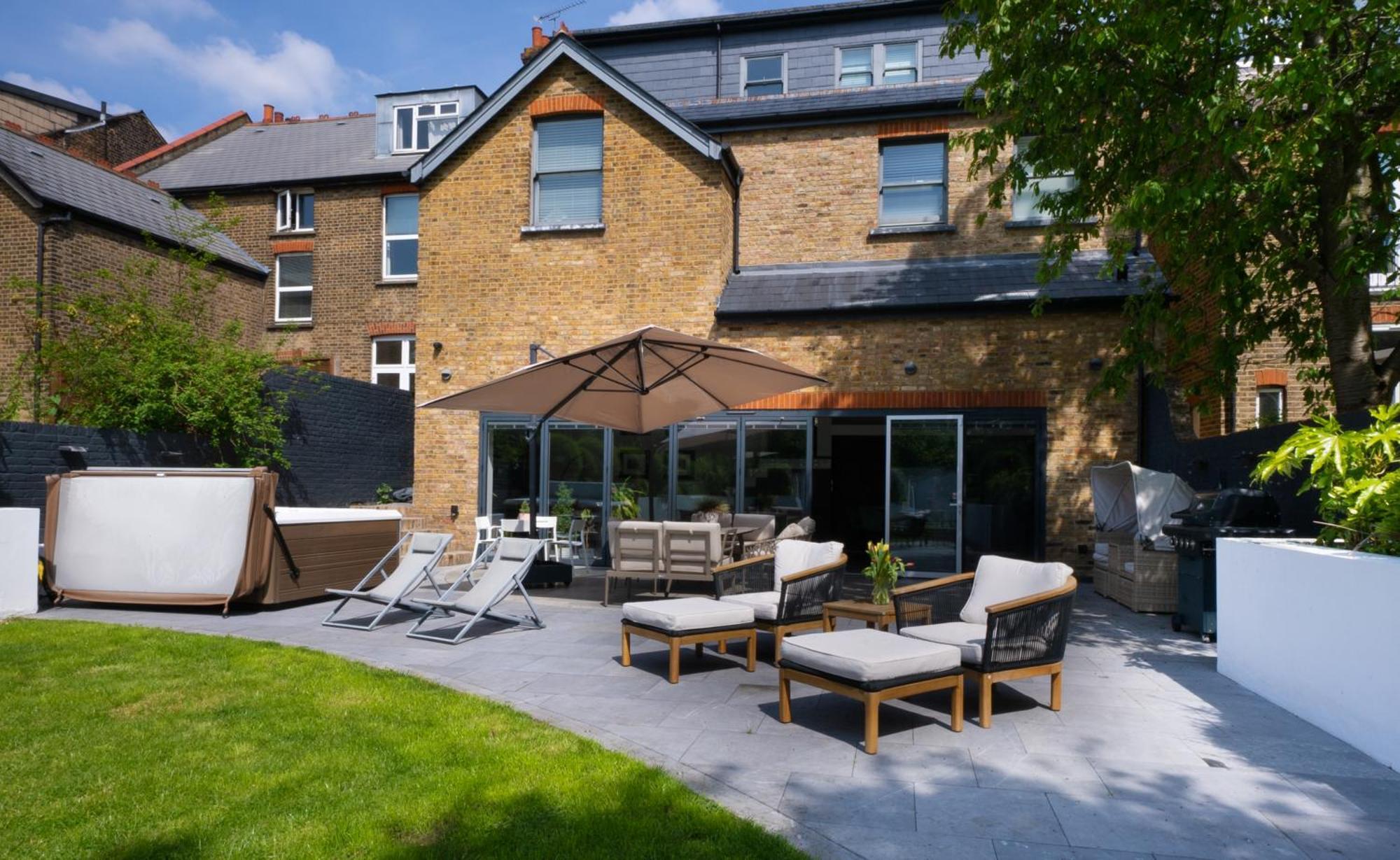 Вилла Dream House London With Gym, Cinema And Housekeeper Илинг Экстерьер фото