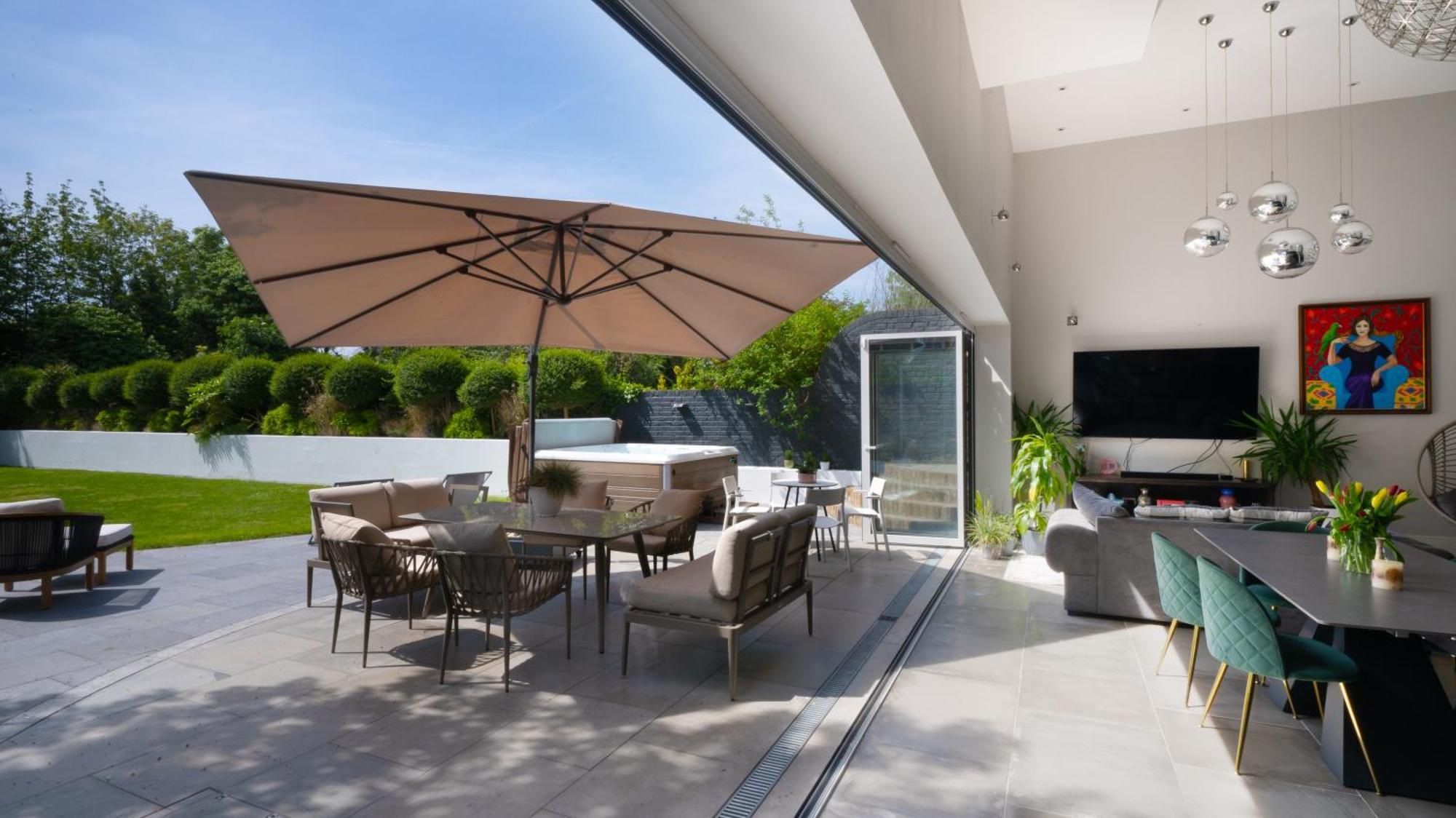 Вилла Dream House London With Gym, Cinema And Housekeeper Илинг Экстерьер фото