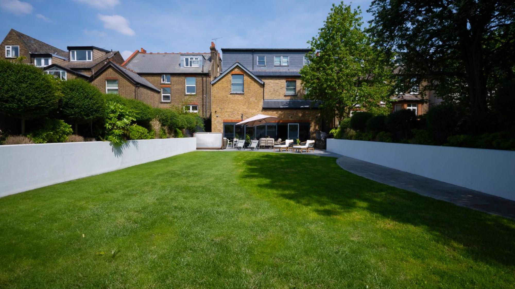 Вилла Dream House London With Gym, Cinema And Housekeeper Илинг Экстерьер фото